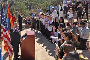 People swearing in to American citizenship