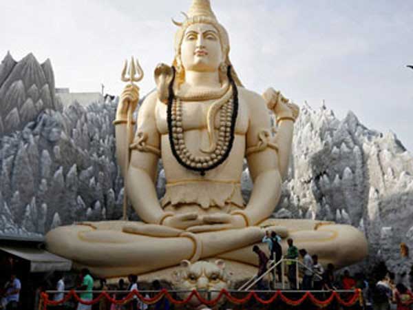 Maha Shivaratri Hindus worshipping Lord Shiva at temple in Bengaluru.